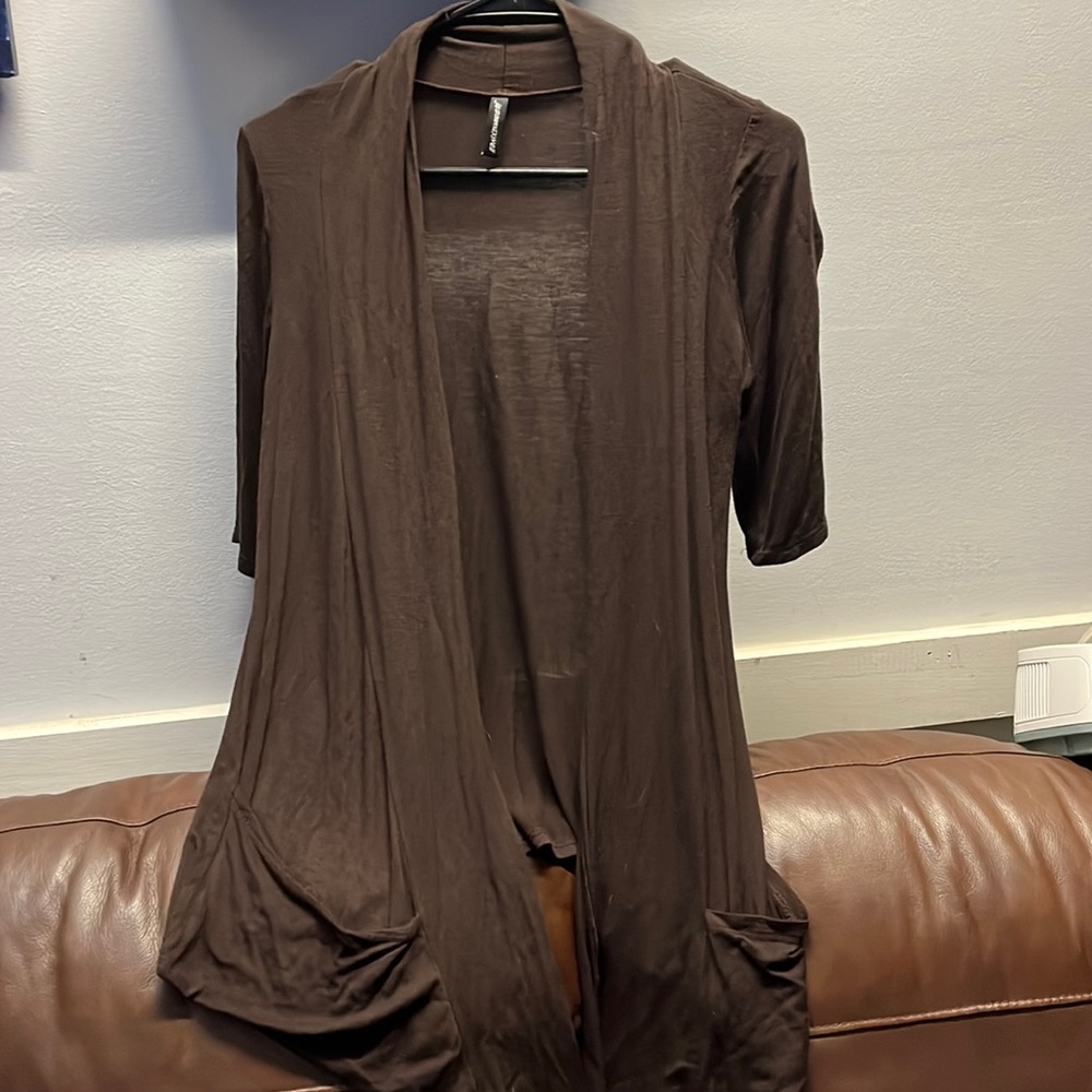 Jason Maxwell brown cardigan with small pockets on bottom size M